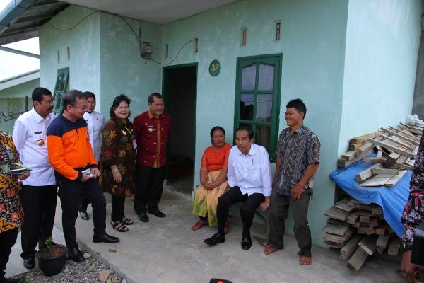 Presiden Jokowi dan Gubsu Sapa Warga Korban Erupsi Sinabung di Relokasi Siosar